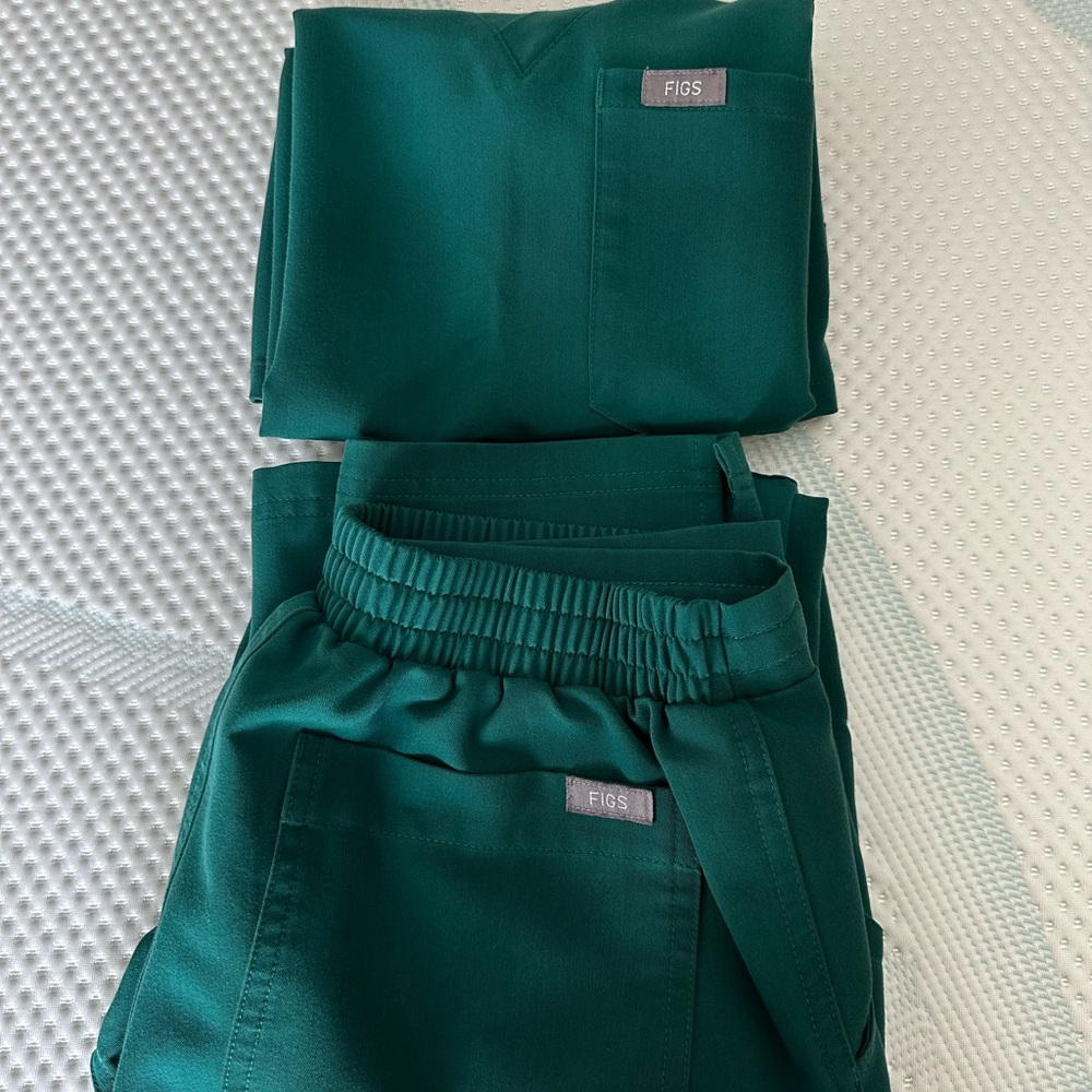 Hunter Green FIGS Set